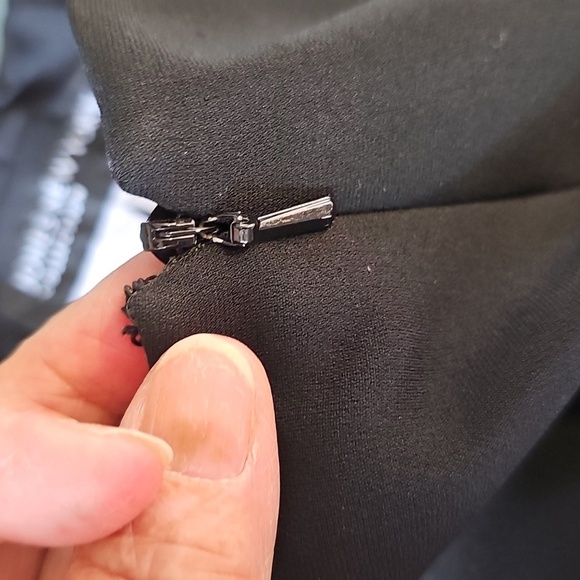 Elegant Black Women's Pants. By Jones Of NY. Size 12. Completly Lines. Side Zipp - Picture 4 of 6